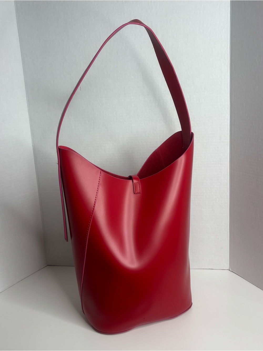 Estee Lauder Red Bucket Shoulder Bag - Picture 6 of 10